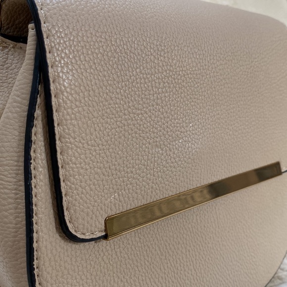 Pebbled Crossbody Purse - Picture 6 of 15